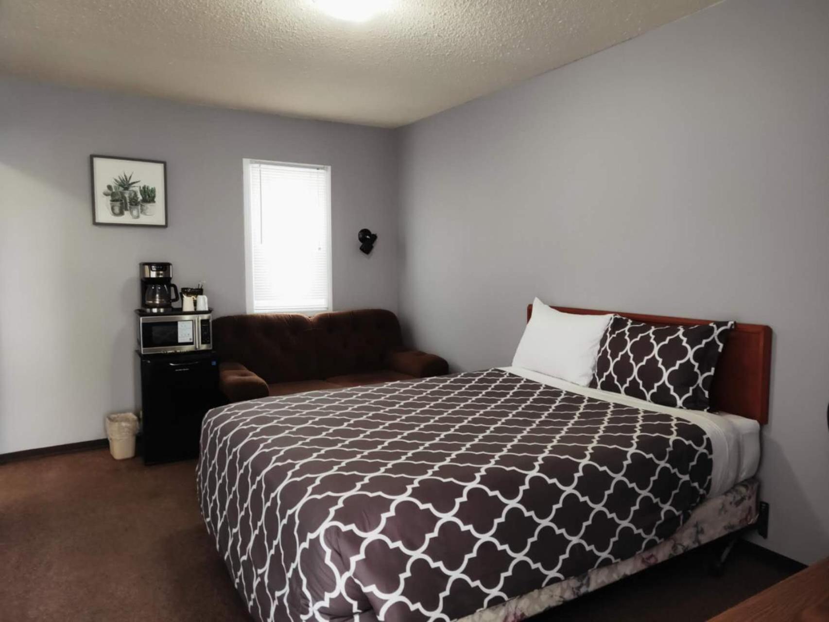 Melsask Motel Melville Екстер'єр фото