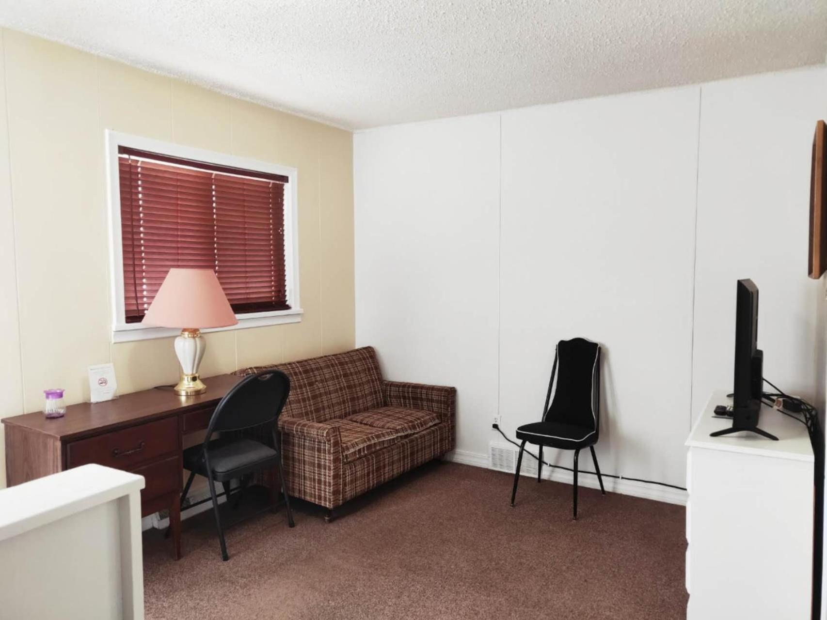 Melsask Motel Melville Екстер'єр фото