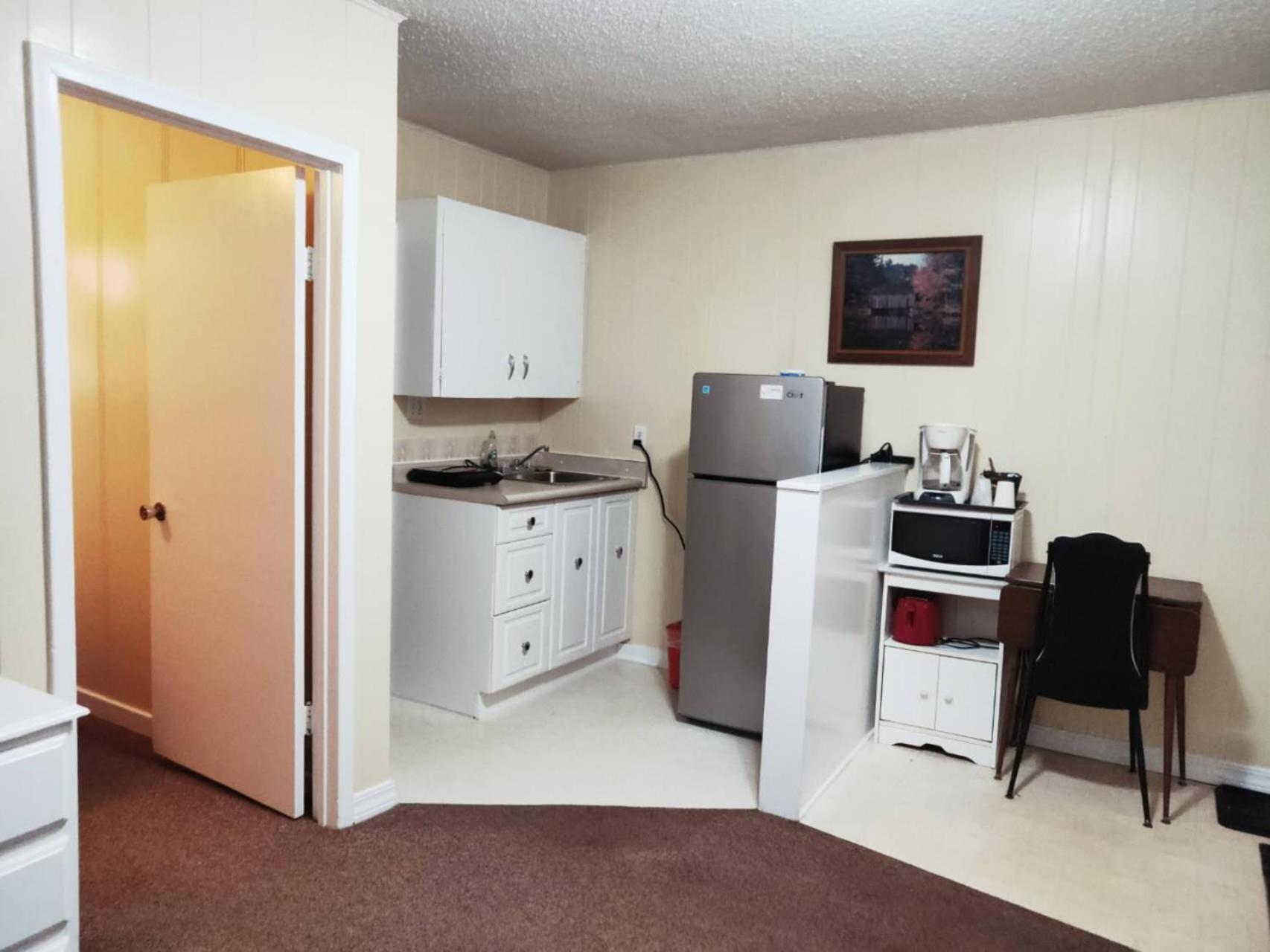 Melsask Motel Melville Екстер'єр фото