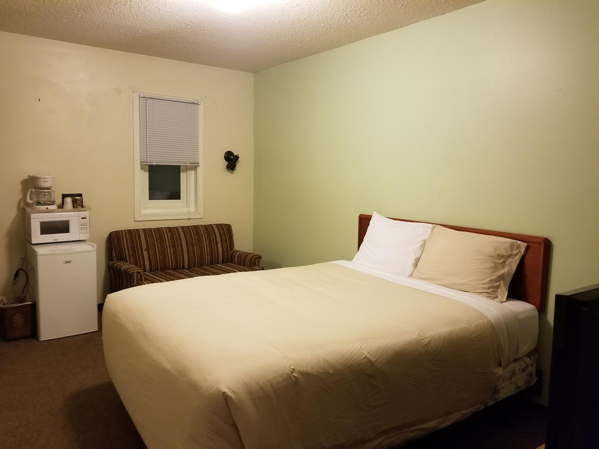 Melsask Motel Melville Екстер'єр фото