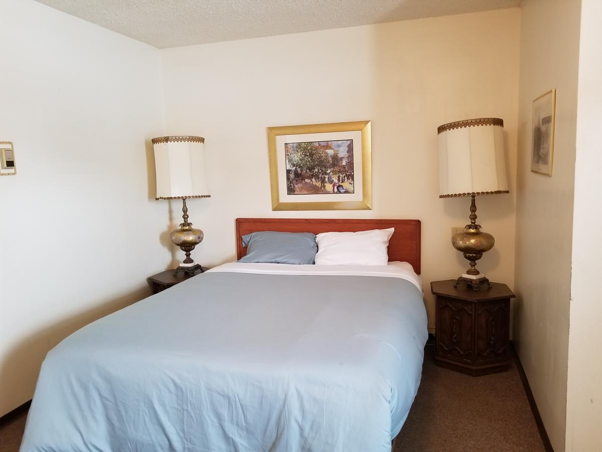 Melsask Motel Melville Екстер'єр фото