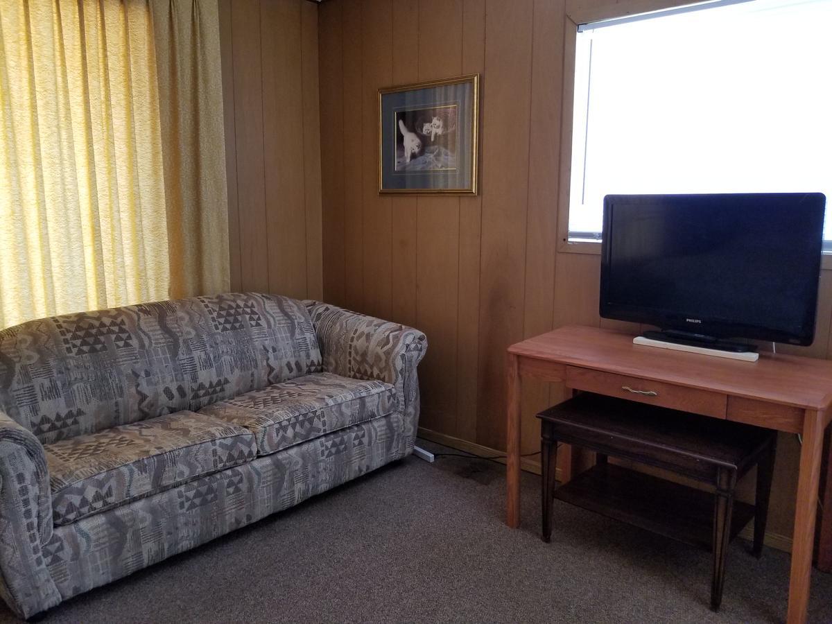 Melsask Motel Melville Екстер'єр фото