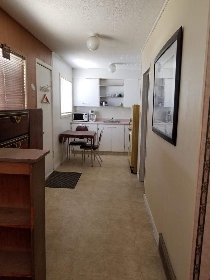 Melsask Motel Melville Екстер'єр фото