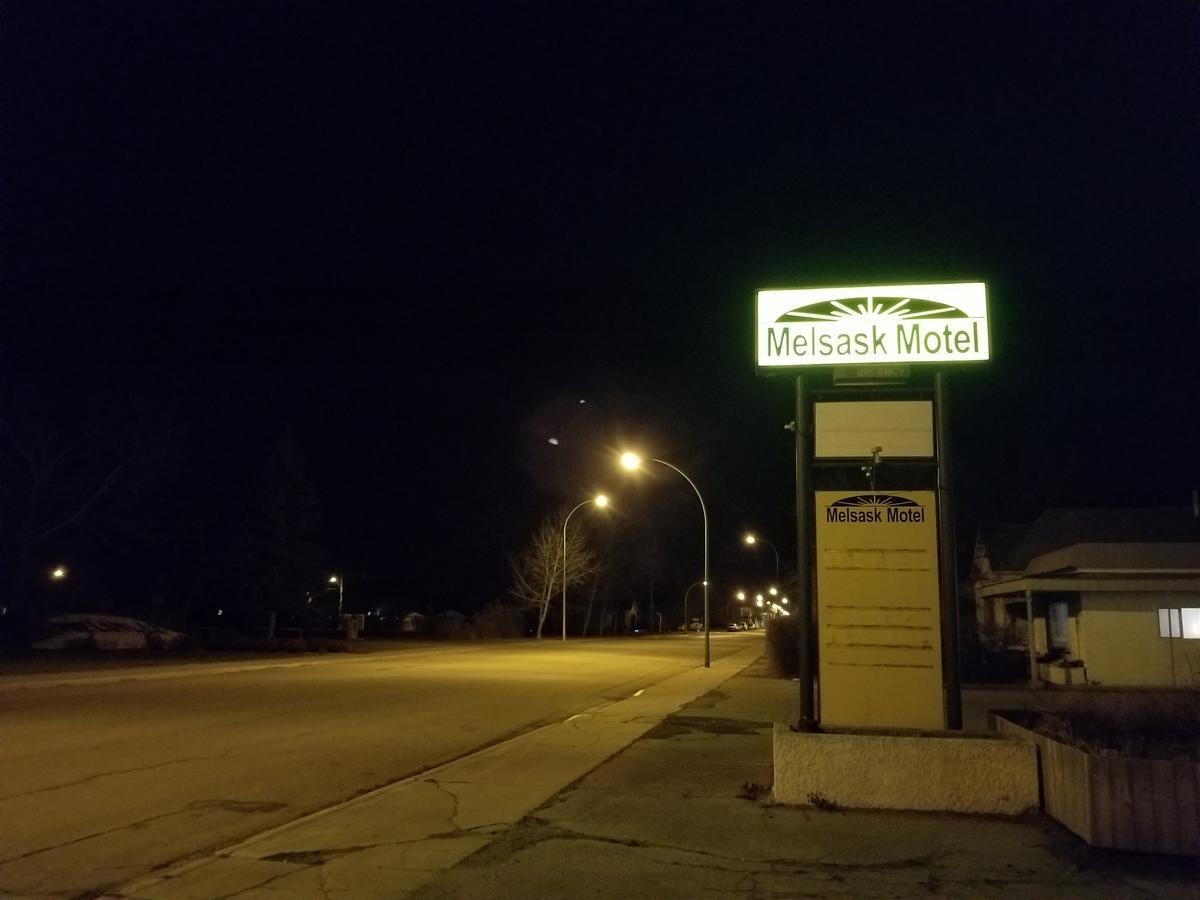 Melsask Motel Melville Екстер'єр фото