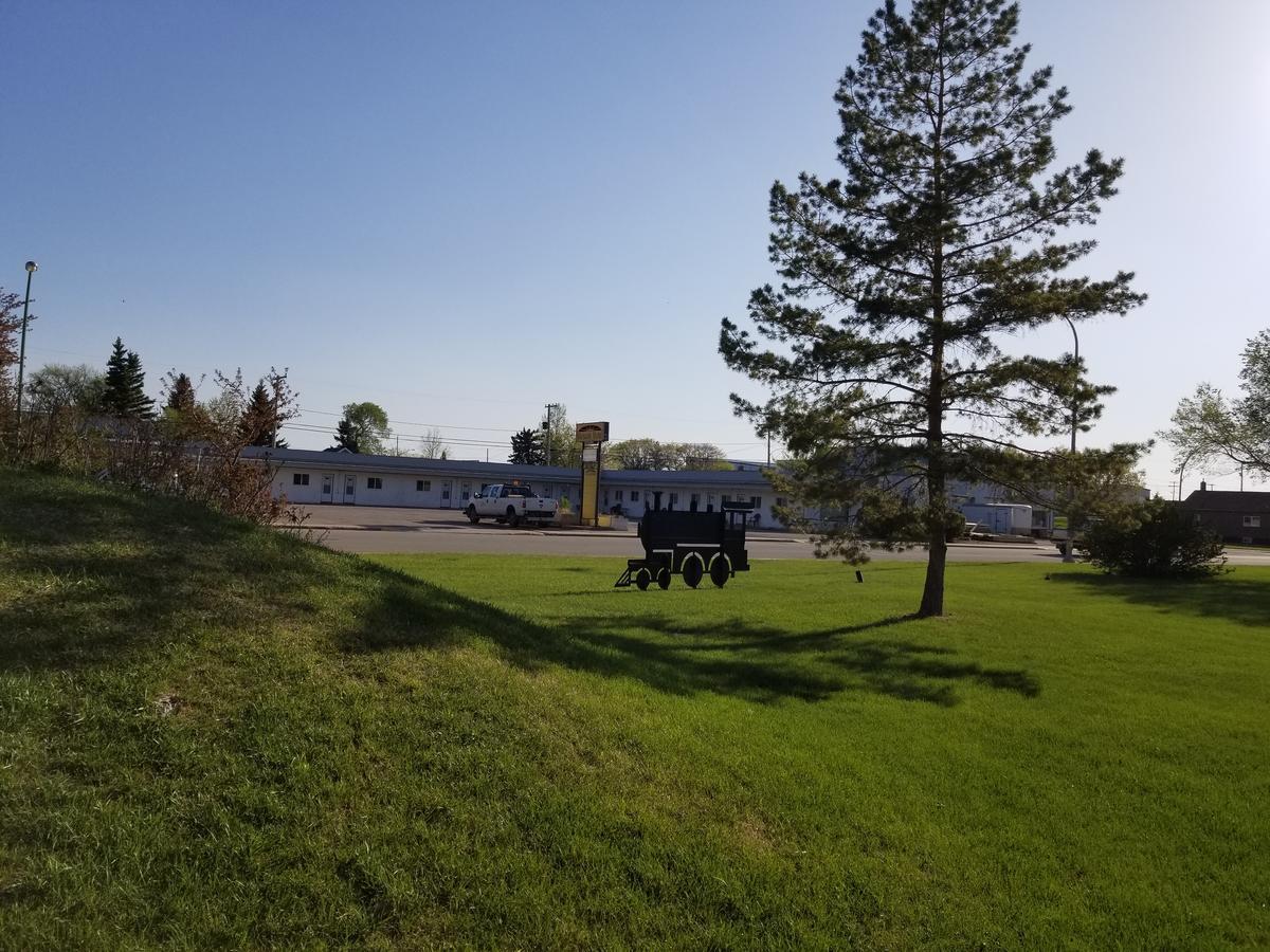 Melsask Motel Melville Екстер'єр фото